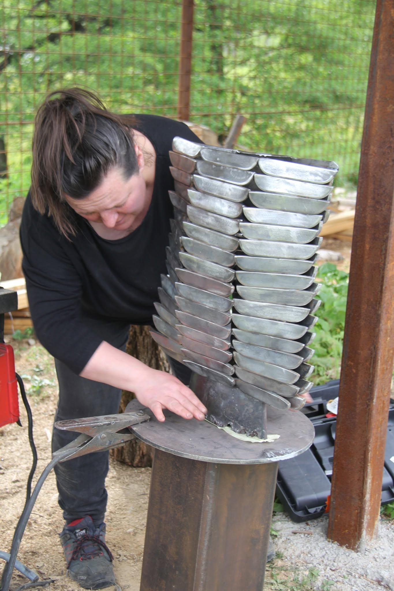 Proces de asamblare a unei structuri metalice